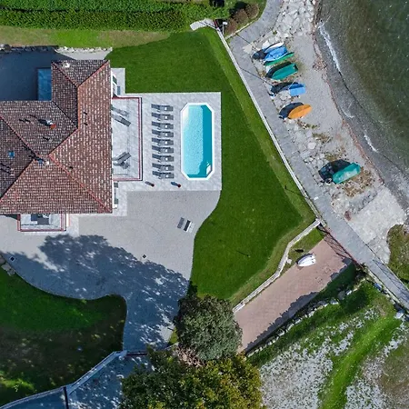 Villa Sleeps 14 With Pool&air Con Pianello Del Lario
