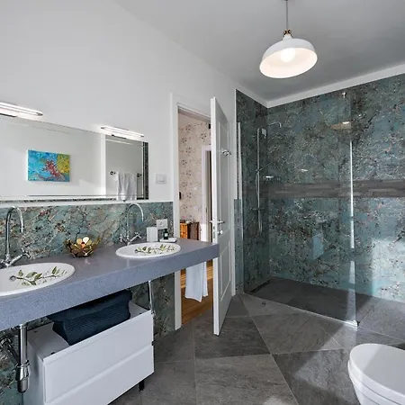 Villa Sleeps 14 With Pool&air Con