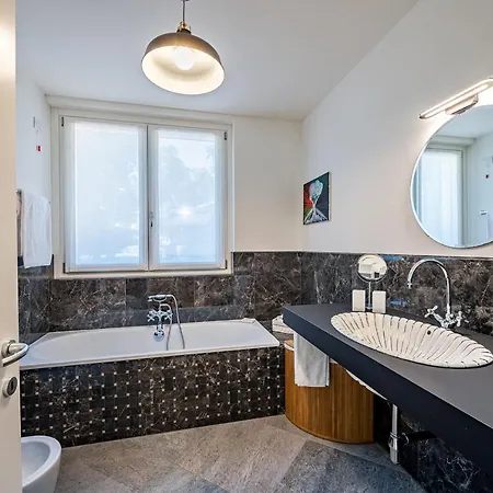 Sleeps 14 With Pool And Air Con Pianello Del Lario