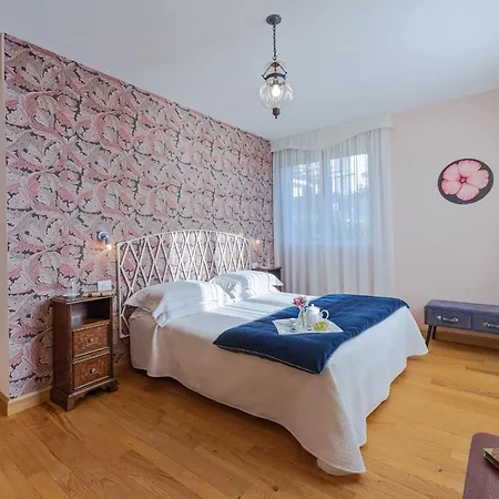Villa Sleeps 14 With Pool And Air Con *