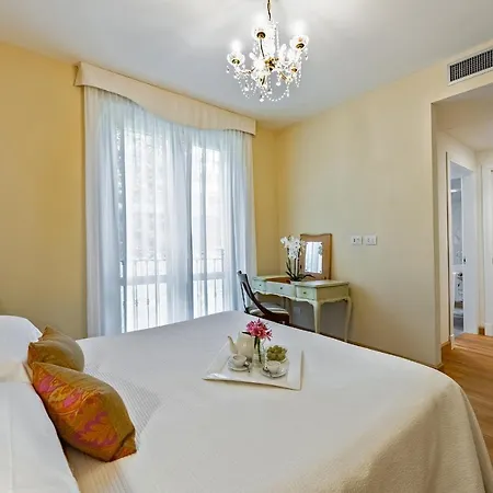 Villa Sleeps 14 With Pool And Air Con Pianello Del Lario